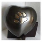 Pet Urns by HTW - Urns for pets, dogs, cats, loss, death, jewelry, ashes, retail, wholesale, minnesota, united states, vet clinic, veterinarian, family pets, Keepsake Heart Pet Urn